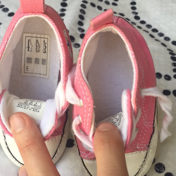 Infant Converse soft bottom shoes. Size 4 - Picture 5 of 5